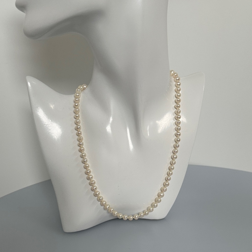 Classic Pearl Necklace